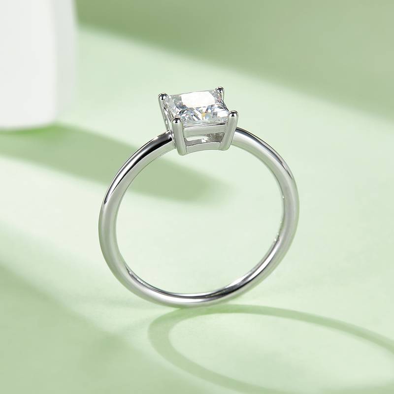 Classic正方形S925银镀白金MoissaniteWomen's Ring1.0ctD级